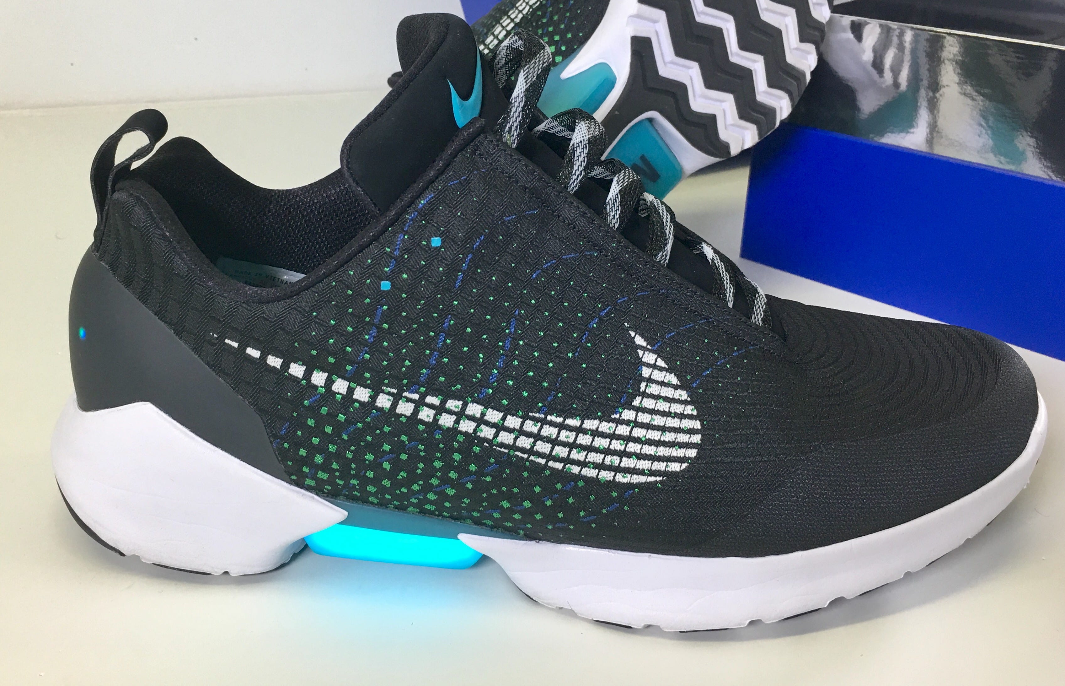 nike self lacing shoes review